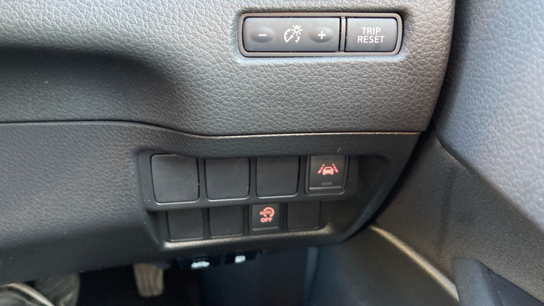 Nissan Qashqai 1.3 DiG-T N-Motion 5dr Petrol Hatchback